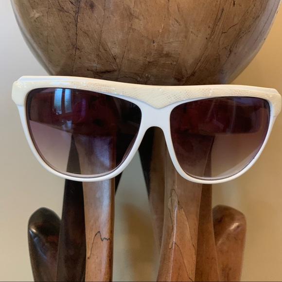 Oleg Cassini Accessories - Vtg Oleg Cassini 948 477 White Pearl sunglasses